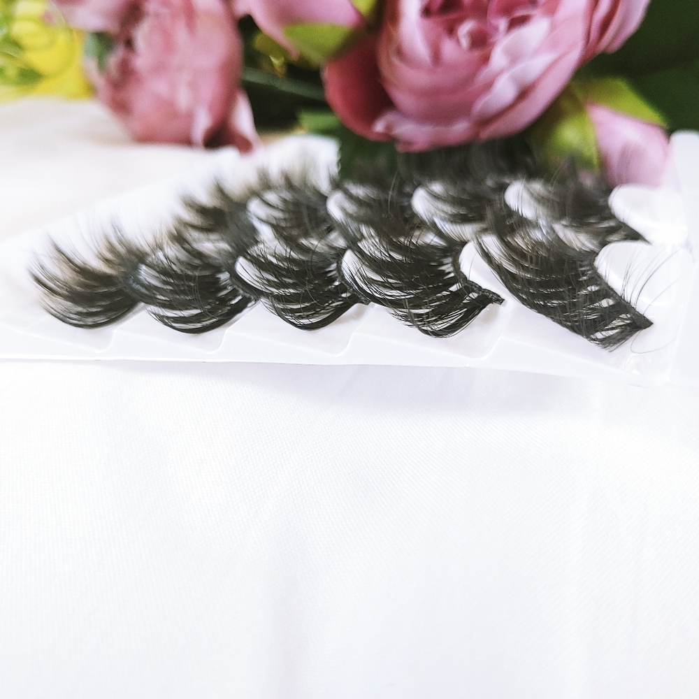 Lashes - Picture 2 of 4